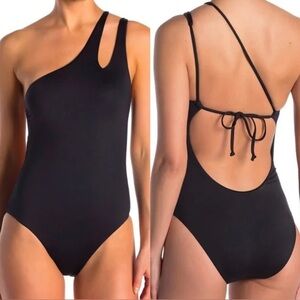 Elegant Black One-Shoulder Swimsuit